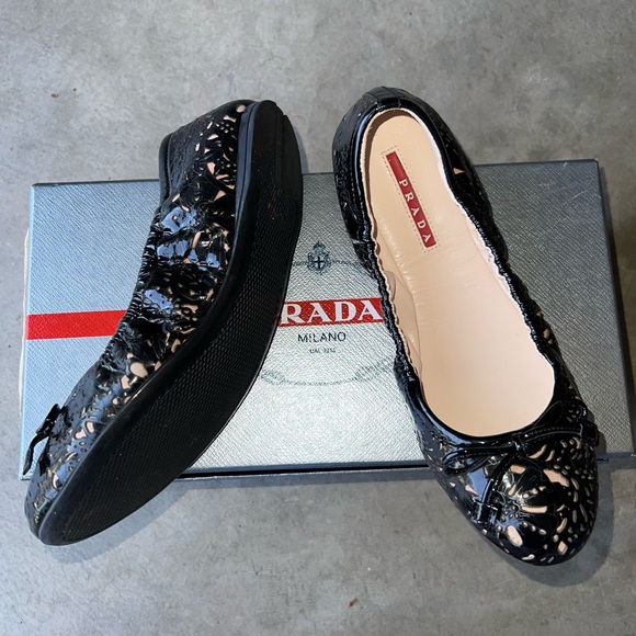 PRADA PATENT LEATHER LASER CUT DESIGN FLATS - Picture 4 of 11
